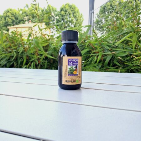 Bouteille de vinaigre des 4 voleurs aux plantes médicinales – remède naturel artisanal