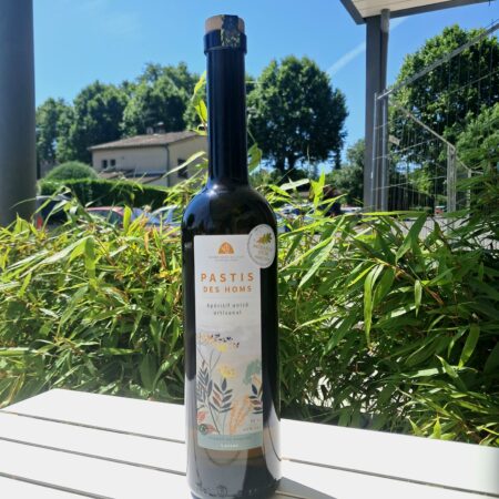 Bouteille de pastis artisanal 70 cl – Ferme des Homs, apéritif aux herbes sauvages